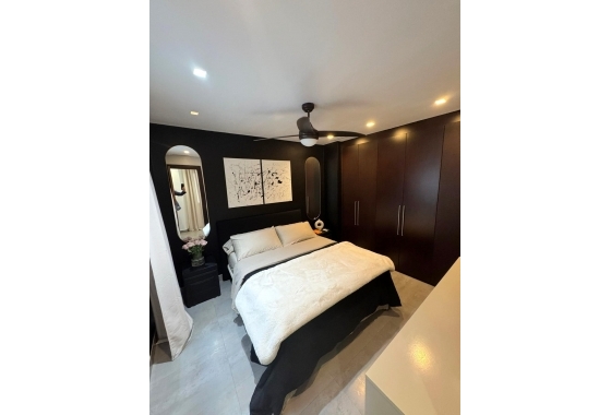 Resale - Apartment / flat - Torrevieja - Centro