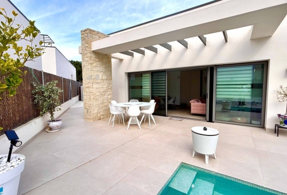 Resale - Villa - San Miguel de Salinas - Urbanizacion Blue Lagoon