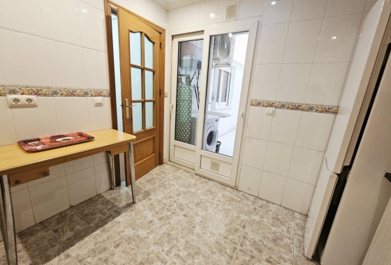 Resale - Apartment / flat - Torrevieja - Estacion De Autobuses