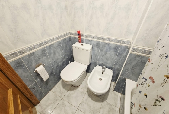 Resale - Apartment / flat - Torrevieja - Estacion De Autobuses