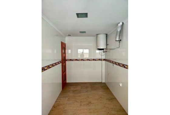 Resale - Apartment / flat - Torrevieja - Estacion De Autobuses