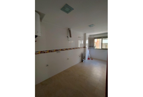 Resale - Apartment / flat - Torrevieja - Estacion De Autobuses