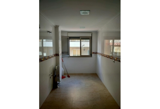 Resale - Apartment / flat - Torrevieja - Estacion De Autobuses