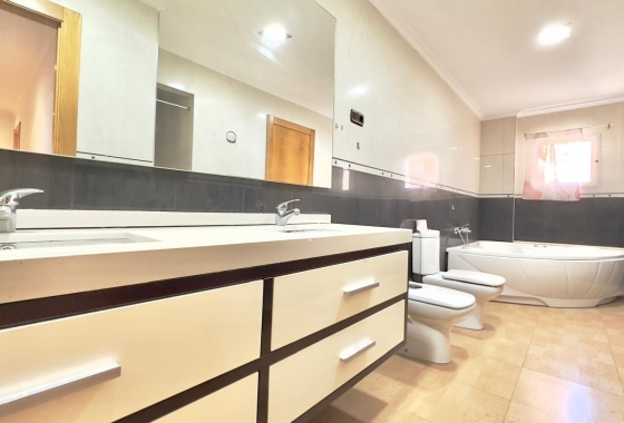 Resale - Apartment / flat - Torrevieja - Centro