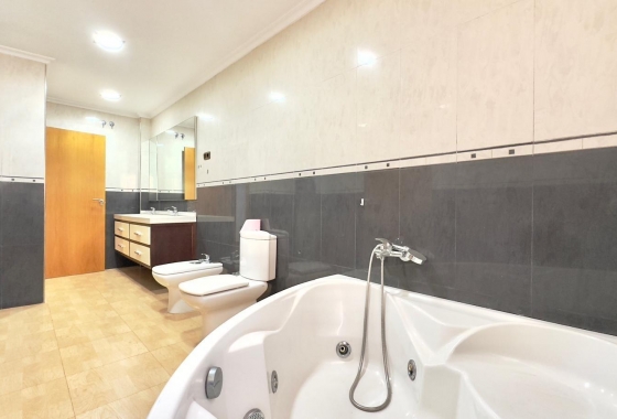 Resale - Apartment / flat - Torrevieja - Centro