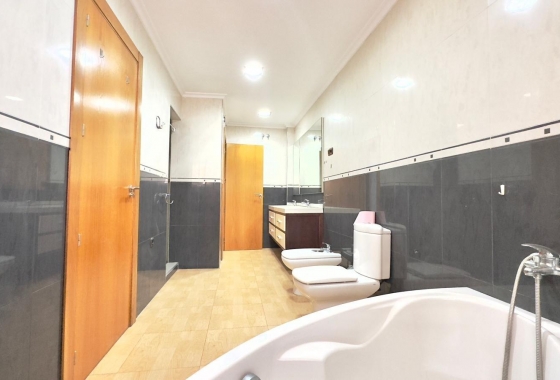 Resale - Apartment / flat - Torrevieja - Centro