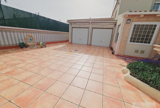 Resale - Villa - Torrevieja - La Siesta - El Salado - Torreta