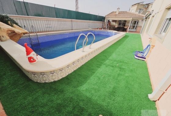 Resale - Villa - Torrevieja - La Siesta - El Salado - Torreta