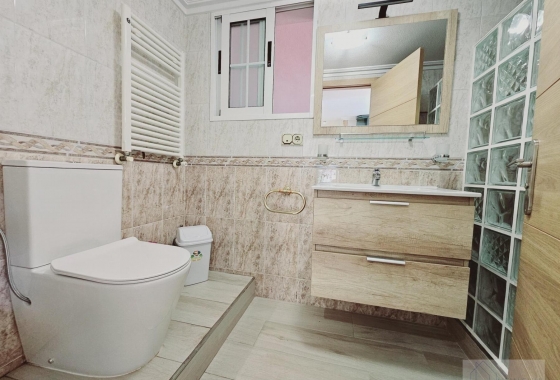 Resale - Villa - Torrevieja - La Siesta - El Salado - Torreta