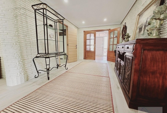 Resale - Villa - Torrevieja - La Siesta - El Salado - Torreta