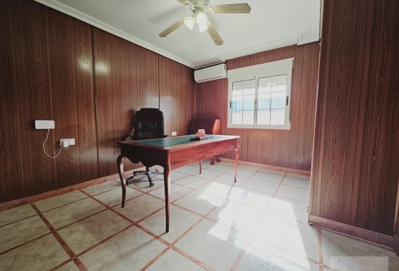 Resale - Villa - Torrevieja - La Siesta - El Salado - Torreta