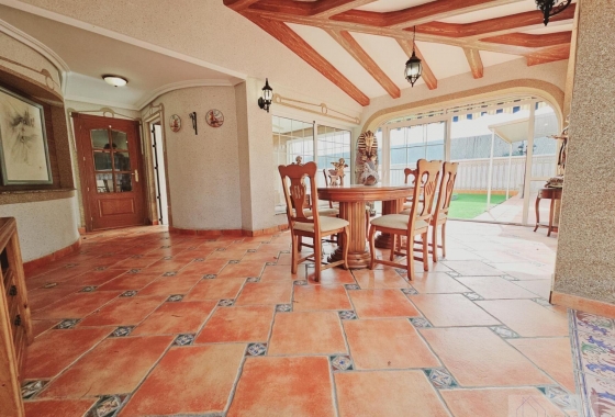 Resale - Villa - Torrevieja - La Siesta - El Salado - Torreta