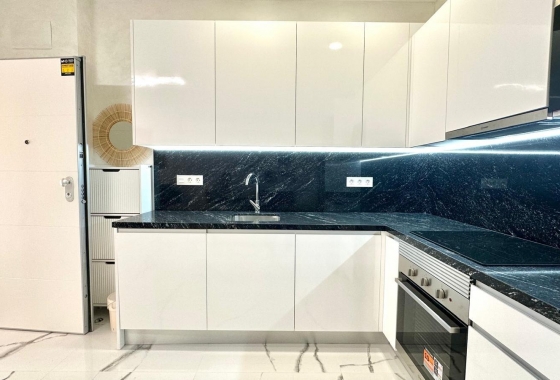 Resale - Apartment / flat - Torrevieja - Playa del Cura