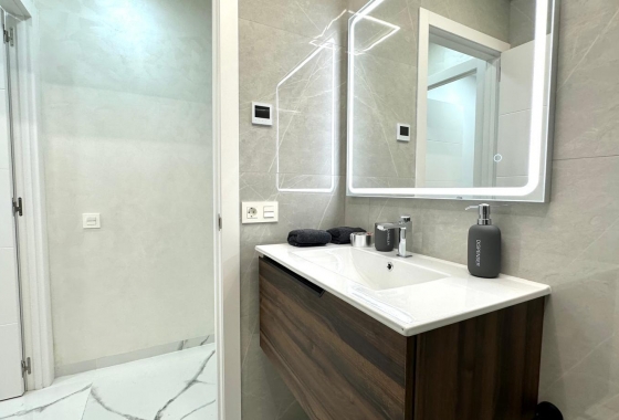 Resale - Apartment / flat - Torrevieja - Playa del Cura