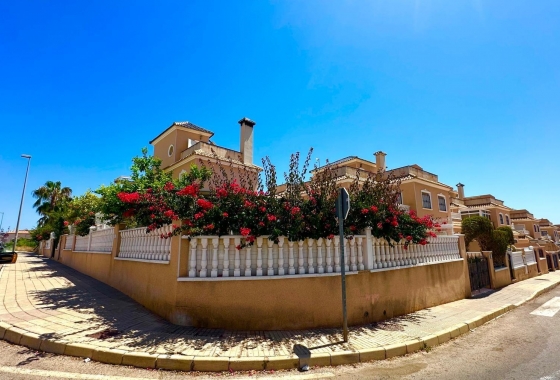 Resale - Villa - Orihuela Costa - La Regia
