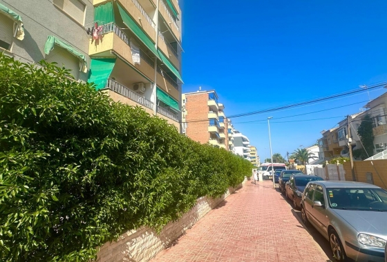 Resale - Apartment / flat - Torrevieja - Punta Prima
