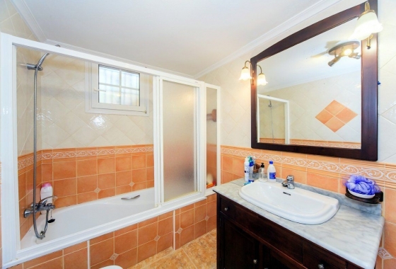 Resale - Chalet - Torrevieja - Los Balcones