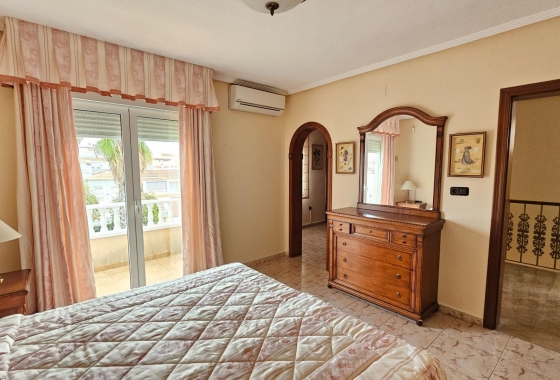 Resale - Villa - Torrevieja - El Chaparral