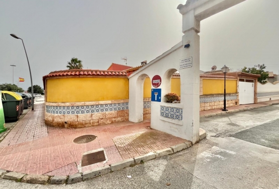 Resale - Villa - Torrevieja - Los Balcones - Los Altos del Edén