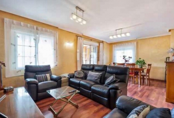 Resale - Villa - Torrevieja - aguas nuevas