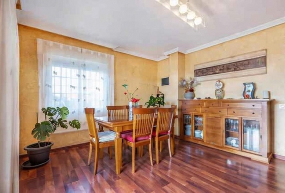 Resale - Villa - Torrevieja - aguas nuevas