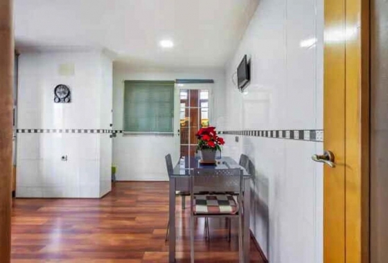 Resale - Villa - Torrevieja - aguas nuevas