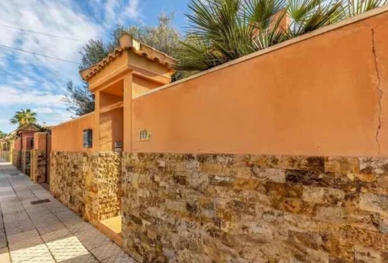 Resale - Villa - Torrevieja - aguas nuevas