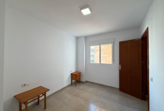 Resale - Apartment / flat - Torrevieja - Playa de los Locos