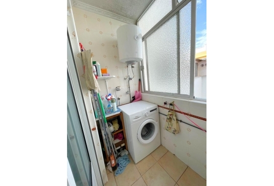 Resale - Apartment / flat - Torrevieja - Estacion De Autobuses