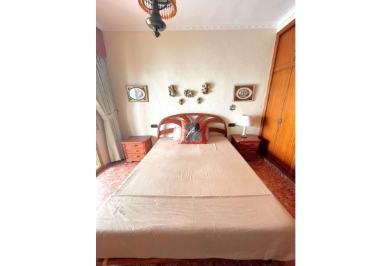 Resale - Apartment / flat - Torrevieja - Estacion De Autobuses