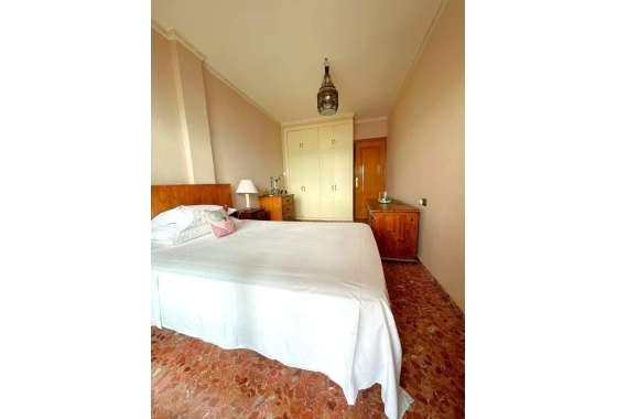 Resale - Apartment / flat - Torrevieja - Estacion De Autobuses