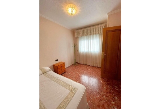 Resale - Apartment / flat - Torrevieja - Estacion De Autobuses