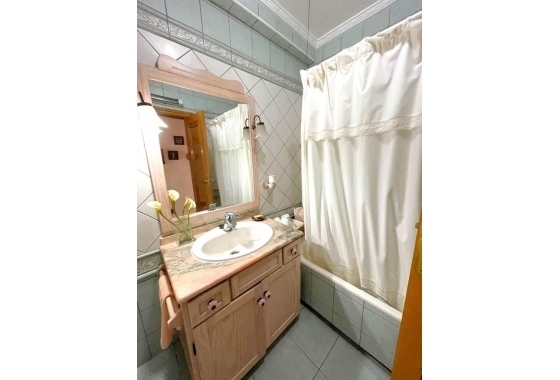 Resale - Apartment / flat - Torrevieja - Estacion De Autobuses