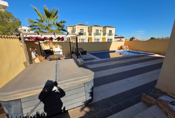 Resale - Villa - Orihuela Costa - Villamartín-las Filipinas