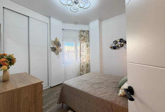 Resale - Apartment / flat - Torrevieja - Centro