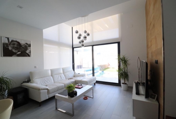 Resale - Villa - Orihuela Costa - Costa Blanca