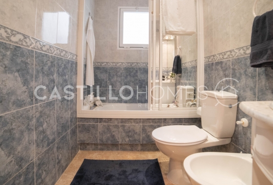 Resale - Apartment / flat - Torrevieja - Centro