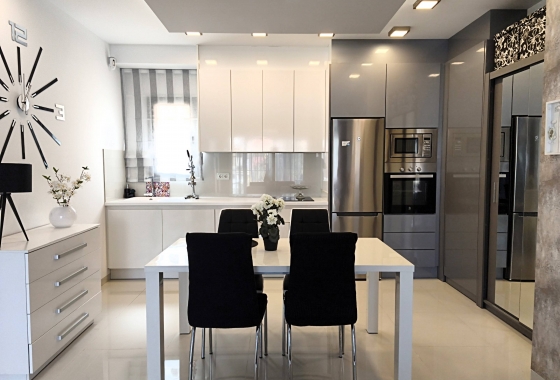 Resale - Apartment / flat - Pilar de la Horadada - La Torre De La Horadada