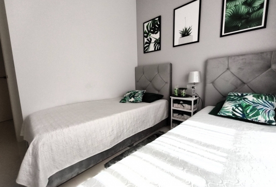 Resale - Apartment / flat - Pilar de la Horadada - La Torre De La Horadada