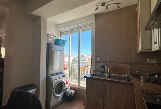 Resale - Apartment / flat - Torrevieja - Estacion De Autobuses