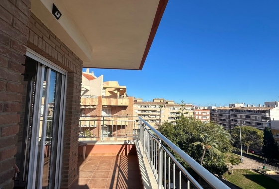 Resale - Apartment / flat - Torrevieja - Estacion De Autobuses