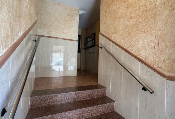 Resale - Apartment / flat - Torrevieja - Estacion De Autobuses