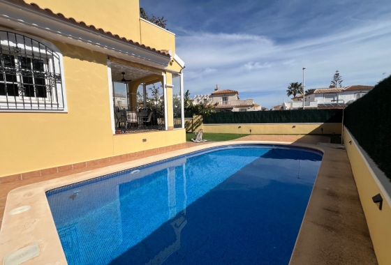 Resale - Villa - Orihuela Costa - Costa Blanca