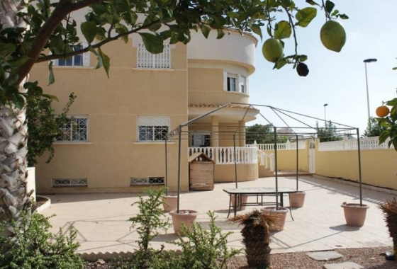 Resale - Villa - Torrevieja - La Siesta - El Salado - Torreta