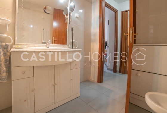 Resale - Apartment / flat - Torrevieja - Punta Prima
