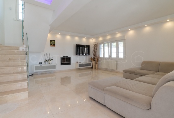 Resale - Villa - Orihuela Costa - La Zenia
