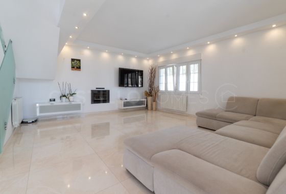 Resale - Villa - Orihuela Costa - La Zenia