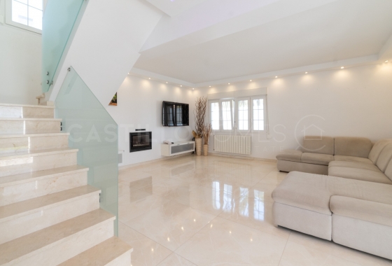 Resale - Villa - Orihuela Costa - La Zenia