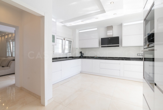 Resale - Villa - Orihuela Costa - La Zenia