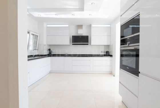 Resale - Villa - Orihuela Costa - La Zenia